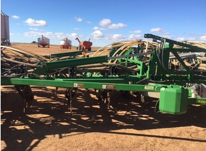John Deere 1870 Conserva Pak Air Seeder