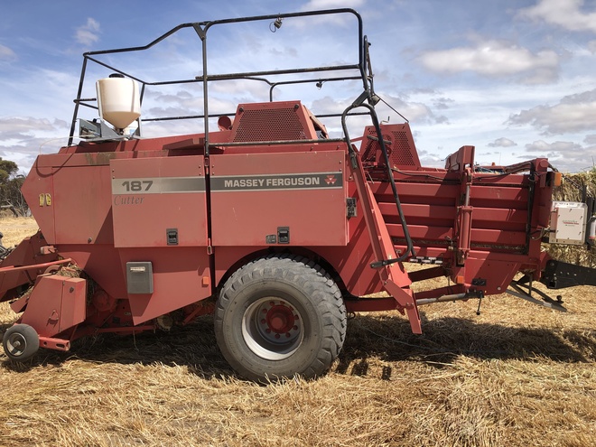 2005 Massey Ferguson 187 Large Square Baler with Cutter