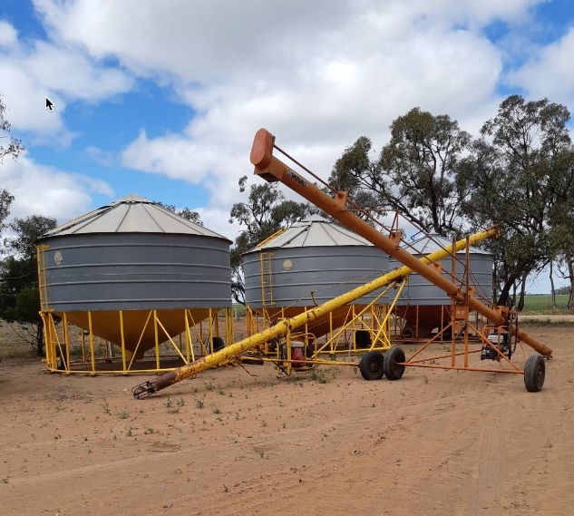 2 x Ackland & 1 x Sherwell Field Bin. 1x Auger