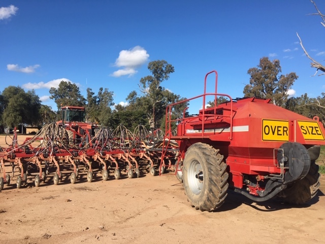 12m Horward Bagshaw Airseeder & 6000L Cart.