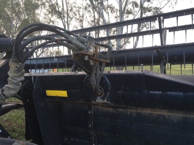 Case 2152 25ft draper front suit Windrower