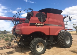 2010 Case 8120 IH Header with 45' MacDon Front - 2% + GST Buyers Premium On All Lots.