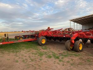 2014 Bourgault 3320 ParaLink XTC & 2007 Flexicoil 3850 Airseeder