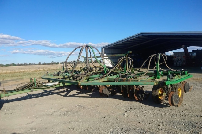 John Deere 32 Disc Seeder Bar ##PRICE REDUCED##