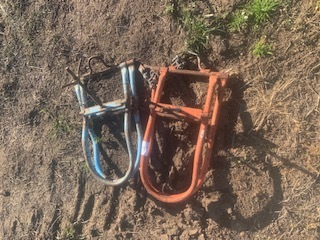 Under Auction - 2x Cow Hip Lifting Clamps 