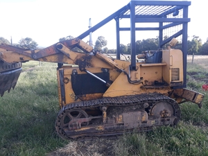 Bulldozer international Drott with 4- in-1 bucket