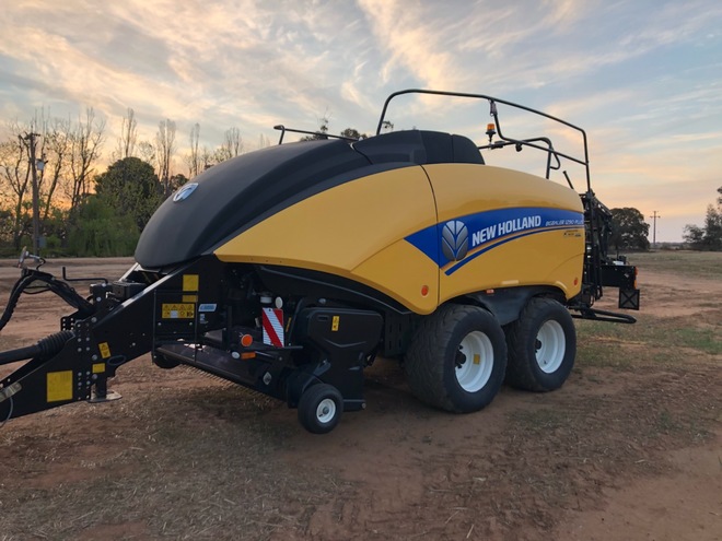 New Holland 1290 PLUS 8x4x3 Baler  