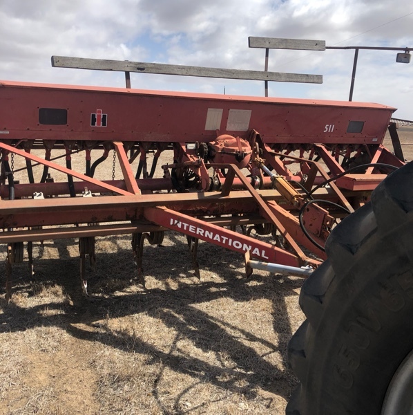 International 511 direct drill combine
