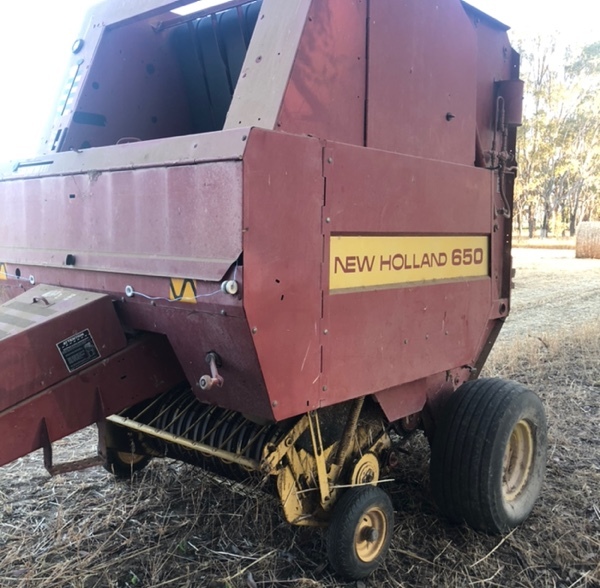 New Holland 650 Round Baler