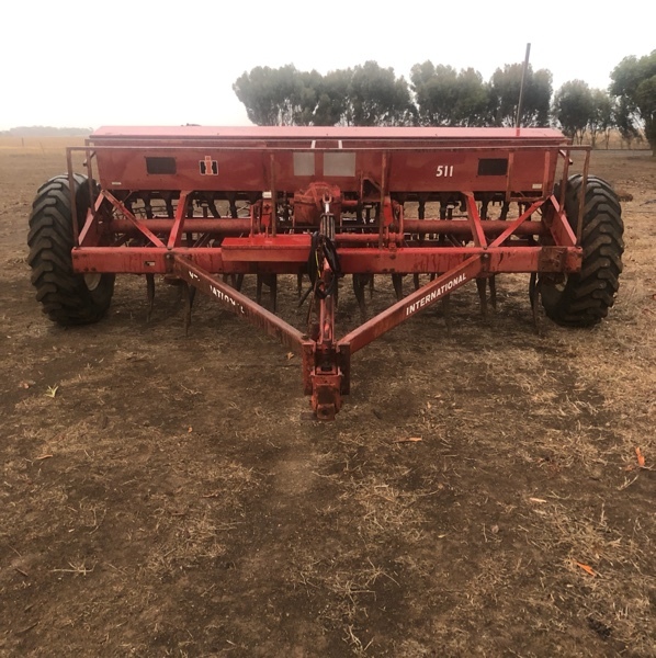 International 511 combine 