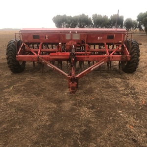 International 511 combine