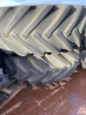 2x 23.1-34 tyres on rims