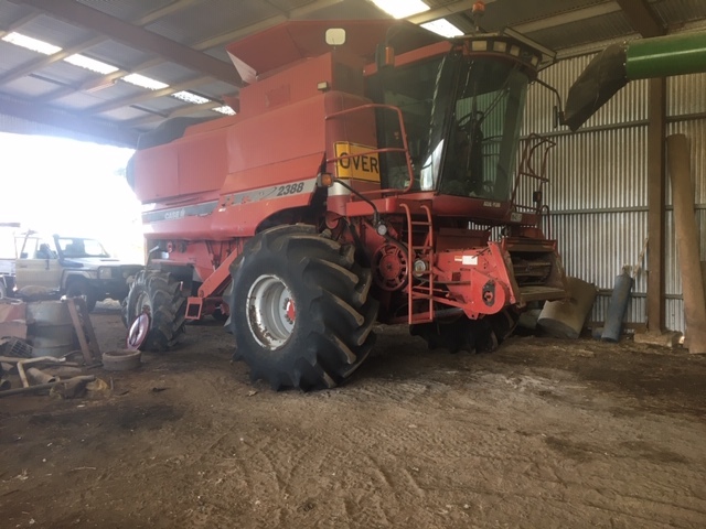 2000 Case 2388 Harvester with 36' 1042 Macdon