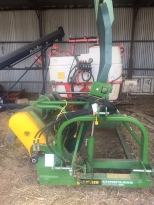 Hustler 2000 series 3 chainless hay feeder 