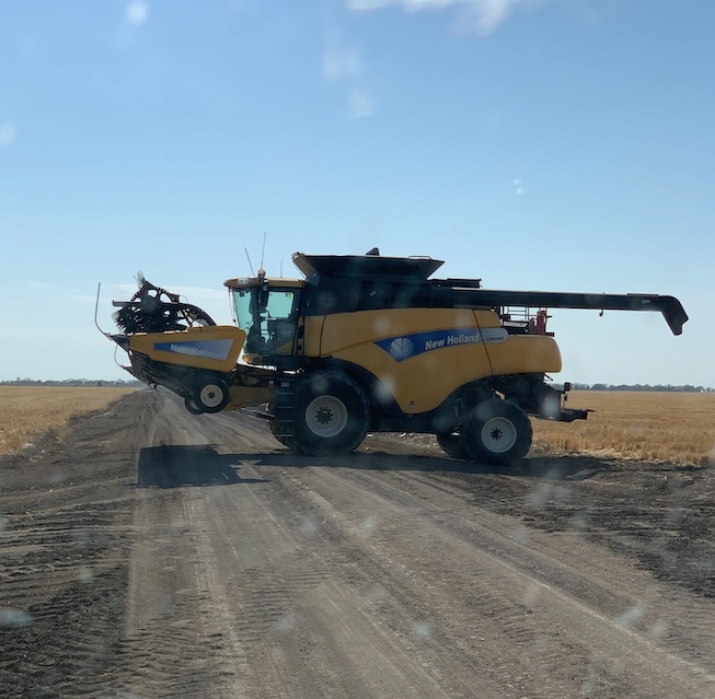 2009 New Holland CR9080 Header