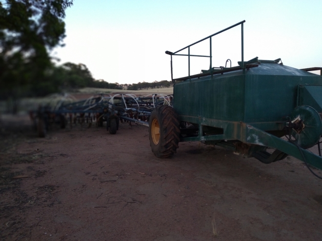 Simplicity Air Cart with a Flexicoil 800 Bar