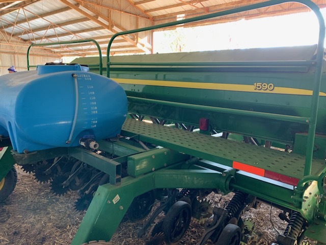 John Deere 1590 Disc Seeder