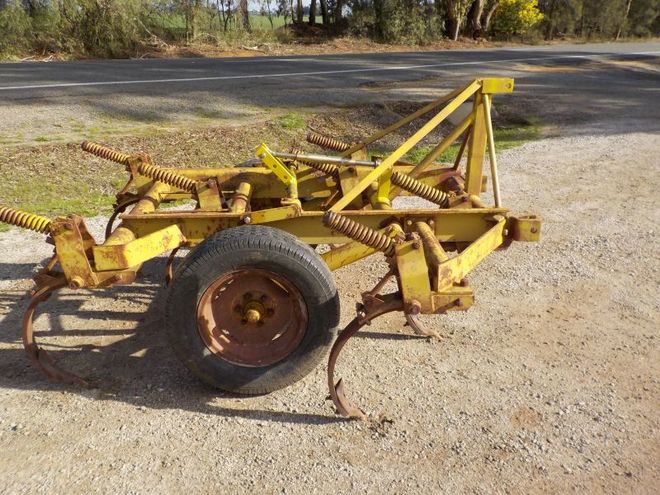  - Chisel Plow 3Pl 7 Tyne Con Shea Frame -