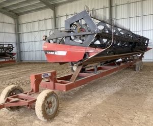 2005 Case IH / Macdon 39ft 2052 Draper Front