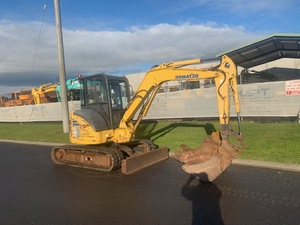 KOMATSU PC40MR-2 HYD HITCH 3 BUCKETS
