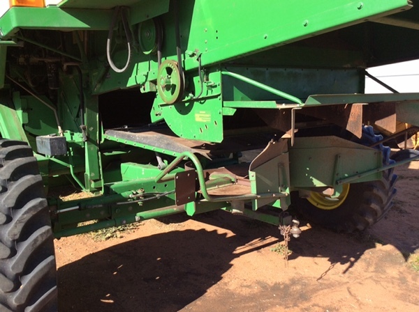 John Deere CTS Header / Harvester with front & trailer