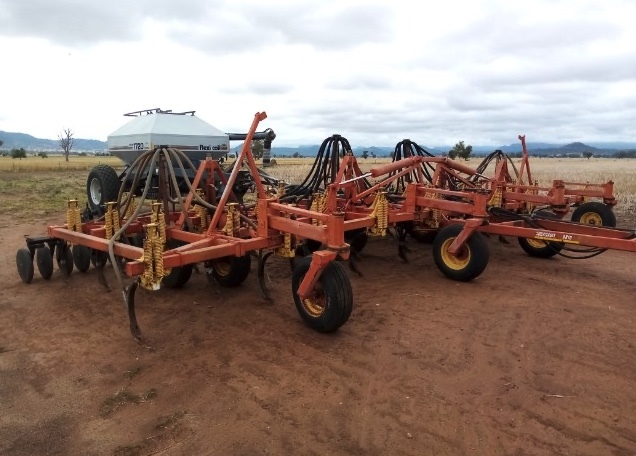 Bourgault 8810 Cultivator - 2% Buyers Premium On All Lots