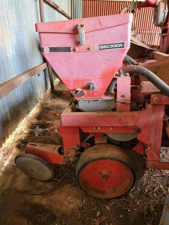 Becker Precision 6 row Planter