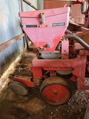 Becker Precision 6 row Planter