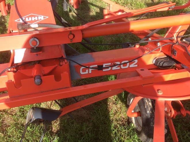 Kuhn GF5202 Tedder Rake 