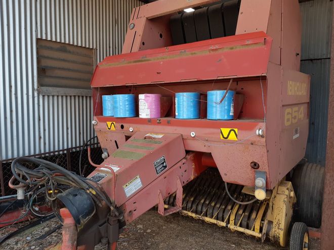 NH 654 round baler