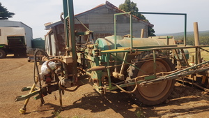 2000L Goldacres rowcrop boomspray 22m