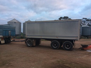 Dog trailer