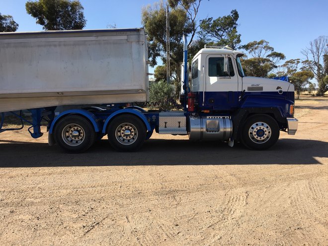 95chr Mack Prime Mover 