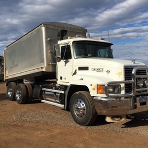 2004 Mack fleetliner For Sale Truck & Dog