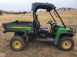 John Deere Gator 825i
