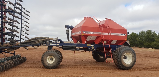 Morris 60ft 9000 seeder and 7240 air cart ##PRICED REDUCED##
