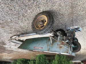 Crump Fertiliser Spreader