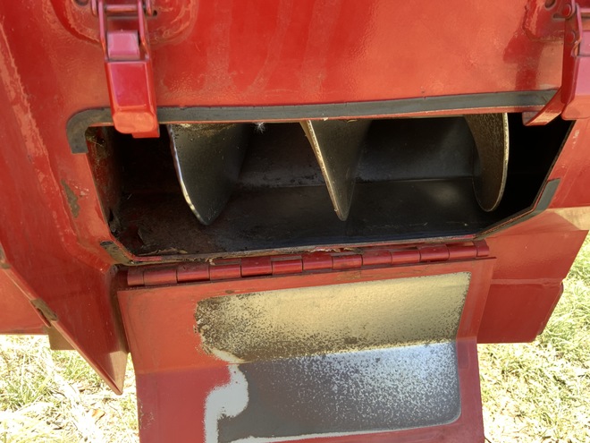 Farm King 1070 Swingaway Auger