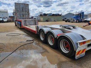 Freighter Deep Drop Down A Trailer