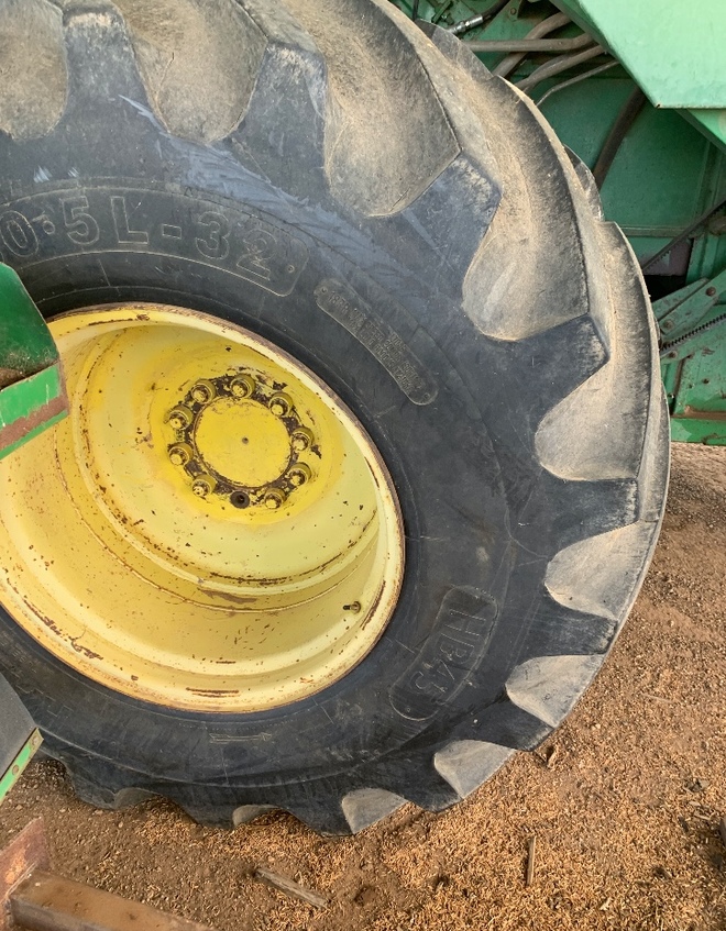 John Deere 9600 Header