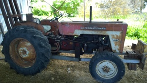 International 434 Fork Lift