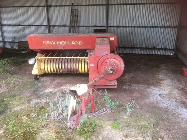 New Holland 317 Hayliner Baler