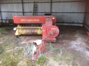 New Holland 317 Hayliner Baler