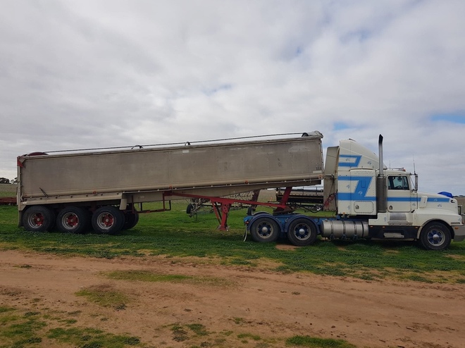 1992 Kenworth T600 Prime Mover & 1984 Borcat TOA Tipper