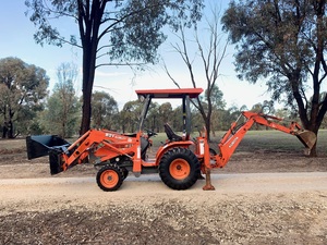 Kubota B21 Backhoe / Tractors