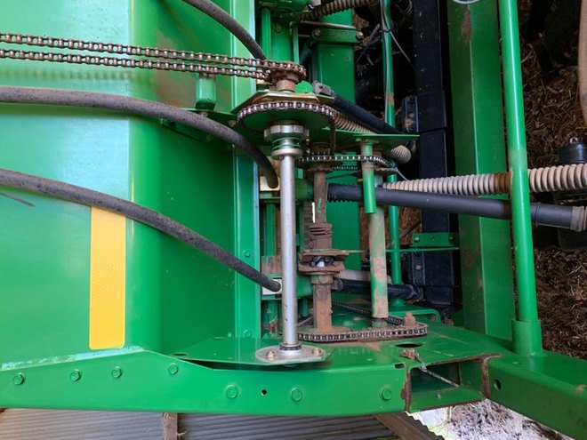 John Deere 1590 Disc Seeder