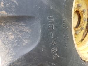 Header Tyres 28L-26 on 25
