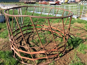 Round Bale Holder Feeder