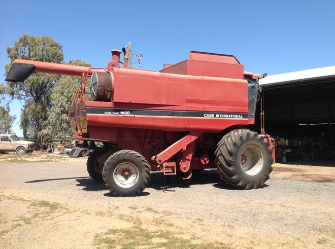 1992 Case IH 1688 Header with 30ft 1010 Front & Trailer