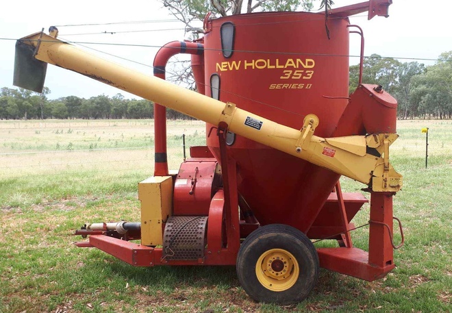 New Holland 353 Series II Feed Mixer